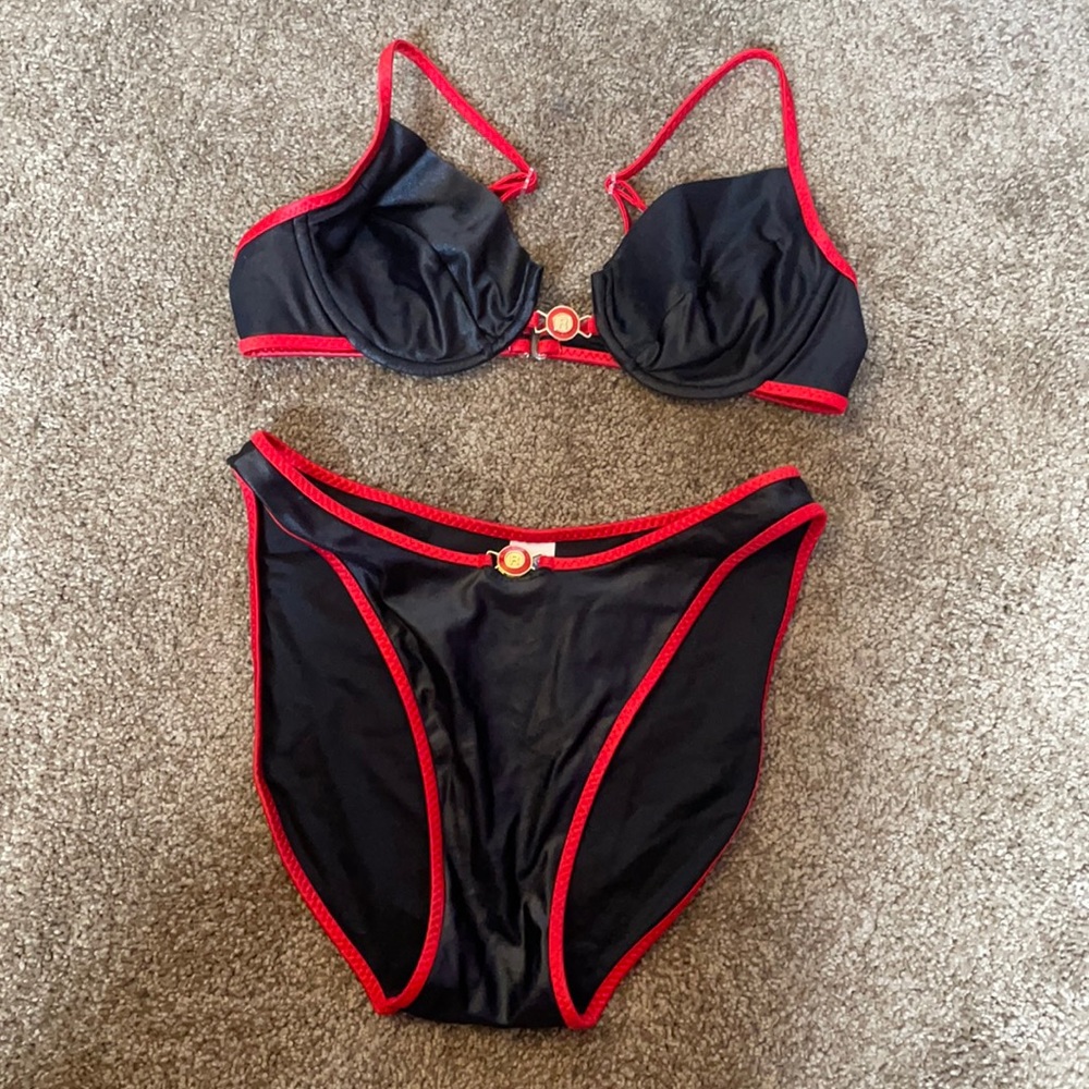 Black/red bikini